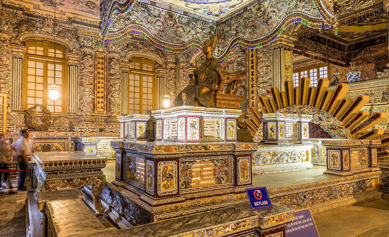 hue-khai-dinh-tomb-2-4