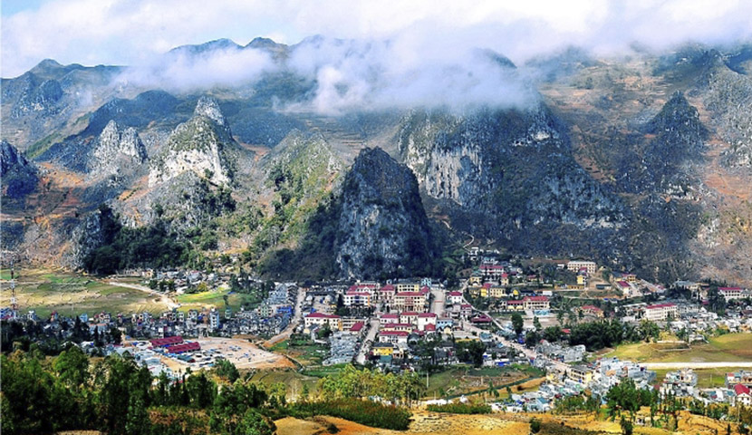 dong-van-ha-giang-natural-charm-in-vietnam-s-first-global-geopark-11_2021-11-17_498 dong van town in the karst plateau
