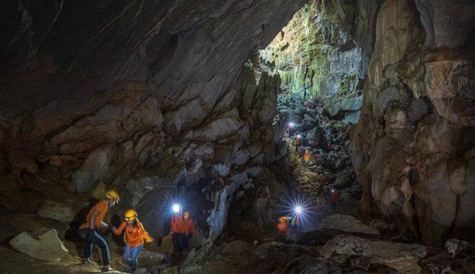 Admiring gorgeous Kieu Cave in Quang Binh