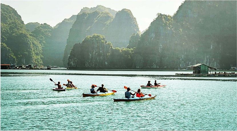 lan-ha-bay-kayaking-activity lan ha bay kayaking