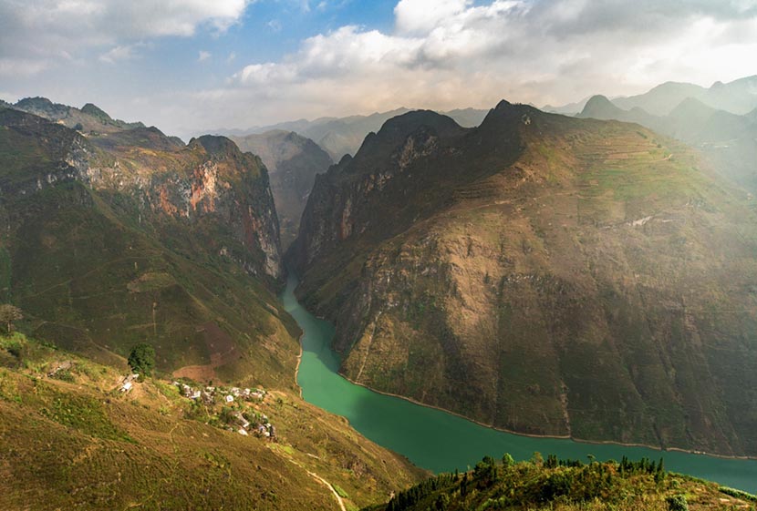 nho-que-river-from-ma-pi-leng-pass nho que river from ma pi leng pass