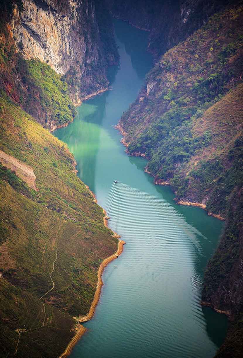nho-que-river-in-ha-giang boat trip in nho que river