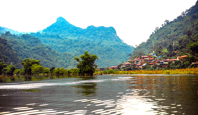 pac-ngoi-village-ba-be-lake pac-ngoi-village-ba be-lake