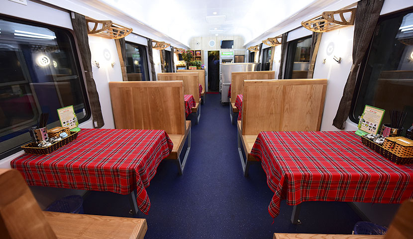 se-train-to-ninh-binh SE train dinning carriage to ninh binh