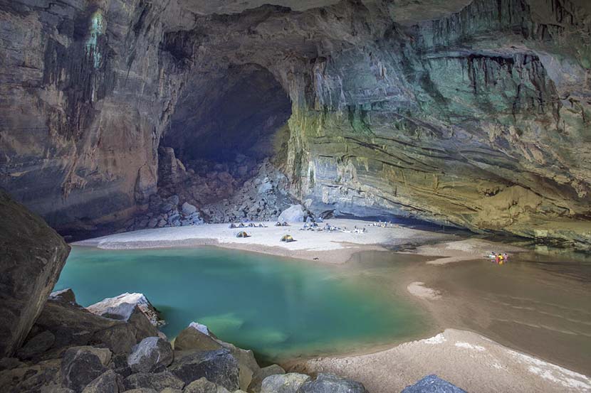 amazing inside son doong cave