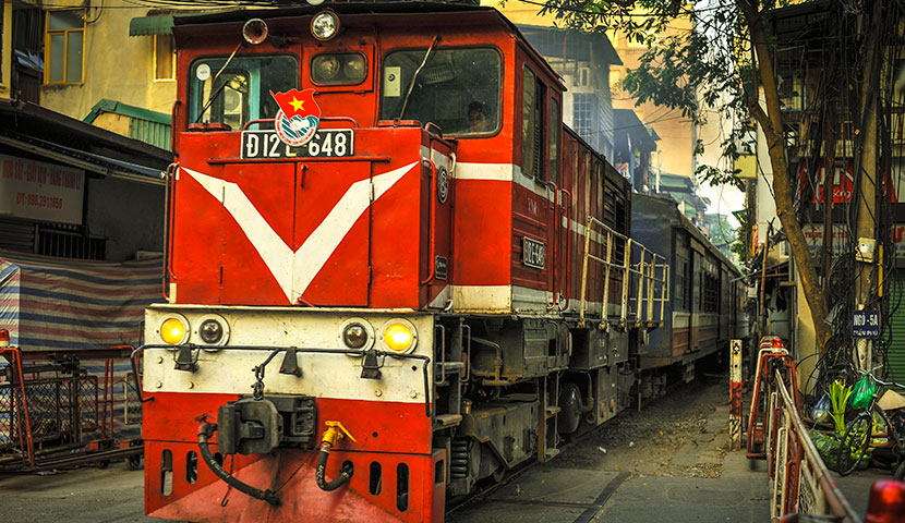 transfer-by-train-in-vietnam train in vietnam